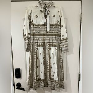 Dainty Jewell’s Midi Dress